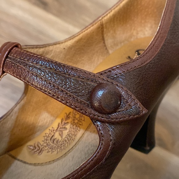 Sofft brown leather T strap heels - Picture 6 of 10